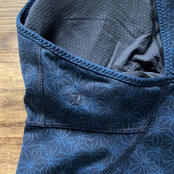 Navy blue lululemon tank top - Picture 4 of 5